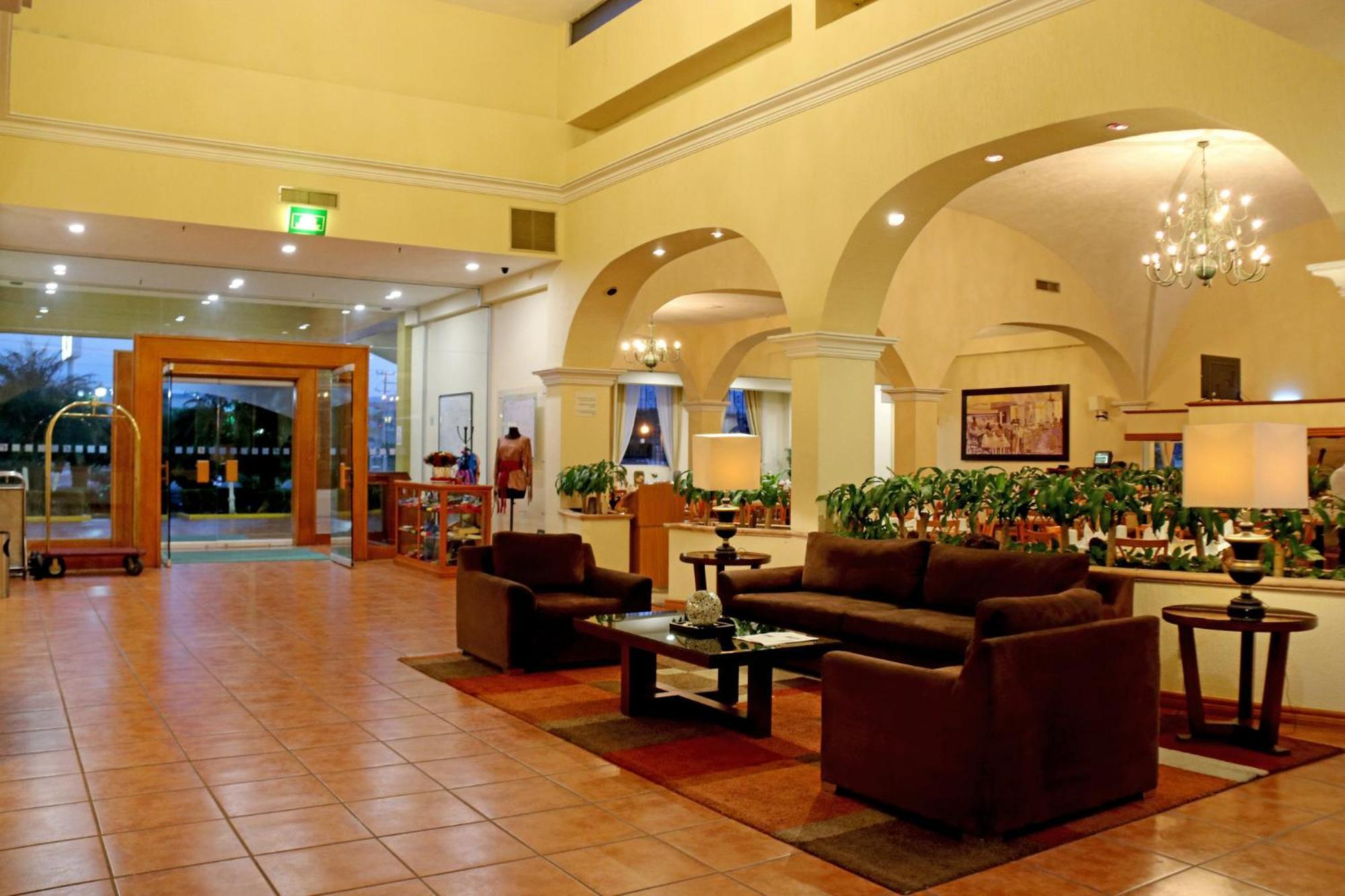 Holiday Inn La Piedad, An Ihg Hotel Buitenkant foto